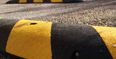 Topes de Velocidad y la Reducción de Velocidad en Carreteras Escolares 5 Topes de Velocidad y la Reducción de Velocidad en Carreteras Escolares