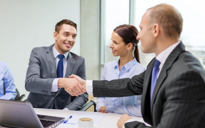 La Evolución del Empleo en el Mundo de los Negocios 1 La Evolución del Empleo en el Mundo de los Negocios