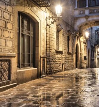 Paseos nocturnos por el Barrio Gótico en Barcelona