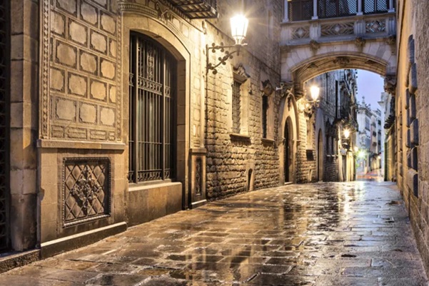 Paseos nocturnos por el Barrio Gótico en Barcelona